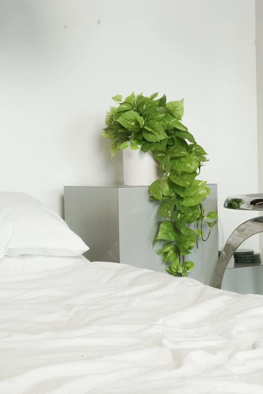 32" Fake Plant, Silk Faux Pothos Ivy Plant (Light Green)