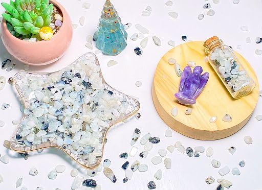 Fluorite Aquarium Gravel Rocks Natural Tumbled Healing Crystal Chips Bulk Gemstones Tumbled Crushed Stones for Fountain Vase Filler Planters Decorative Fish Tank Potted Reiki Energy Balancing 0.44lb