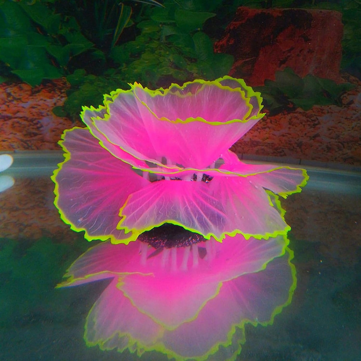 Artificial Coral Ornament Glowing Effect Resin Aquarium Plants Coral Aquarium Fish Tank Decorations(Blue)