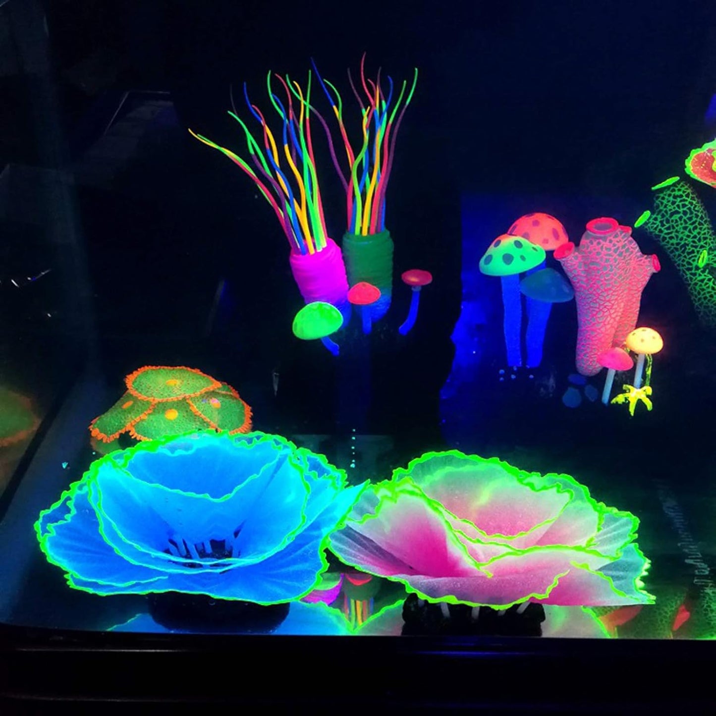 Artificial Coral Ornament Glowing Effect Resin Aquarium Plants Coral Aquarium Fish Tank Decorations(Blue)