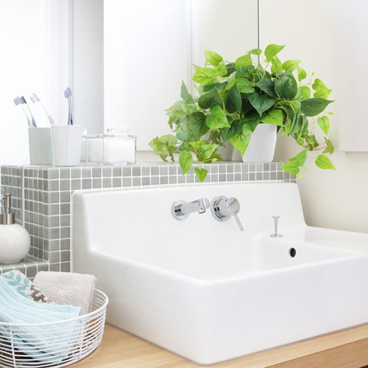 Artificial Plants Fake Pothos with Plastic Pot Artificial Potted Plant for Home Office Bedroom Indoor Outdoor Decor 1 Pack