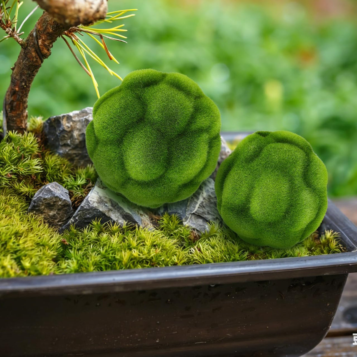 Artificial Balls 4.72in Simulated Mossy Ball Ornament Decorative Balls for Home Garden Indoor Outdoor Lightweight Fade-Resistant Set of 2