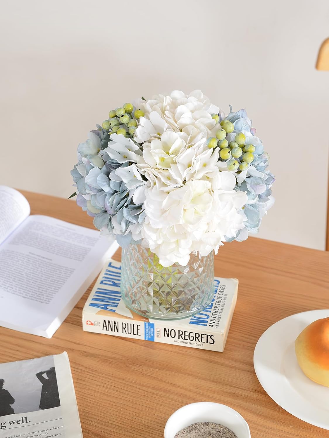 Hydrangeas Floral Arrangement in Glass Vase; Fake Flowers Blue | Silk Hydrangea Artificial Flowers with Vase; Realistic Faux Flowers Bouquet; Wedding Bride Shower;Blessing Gift, Home Decor