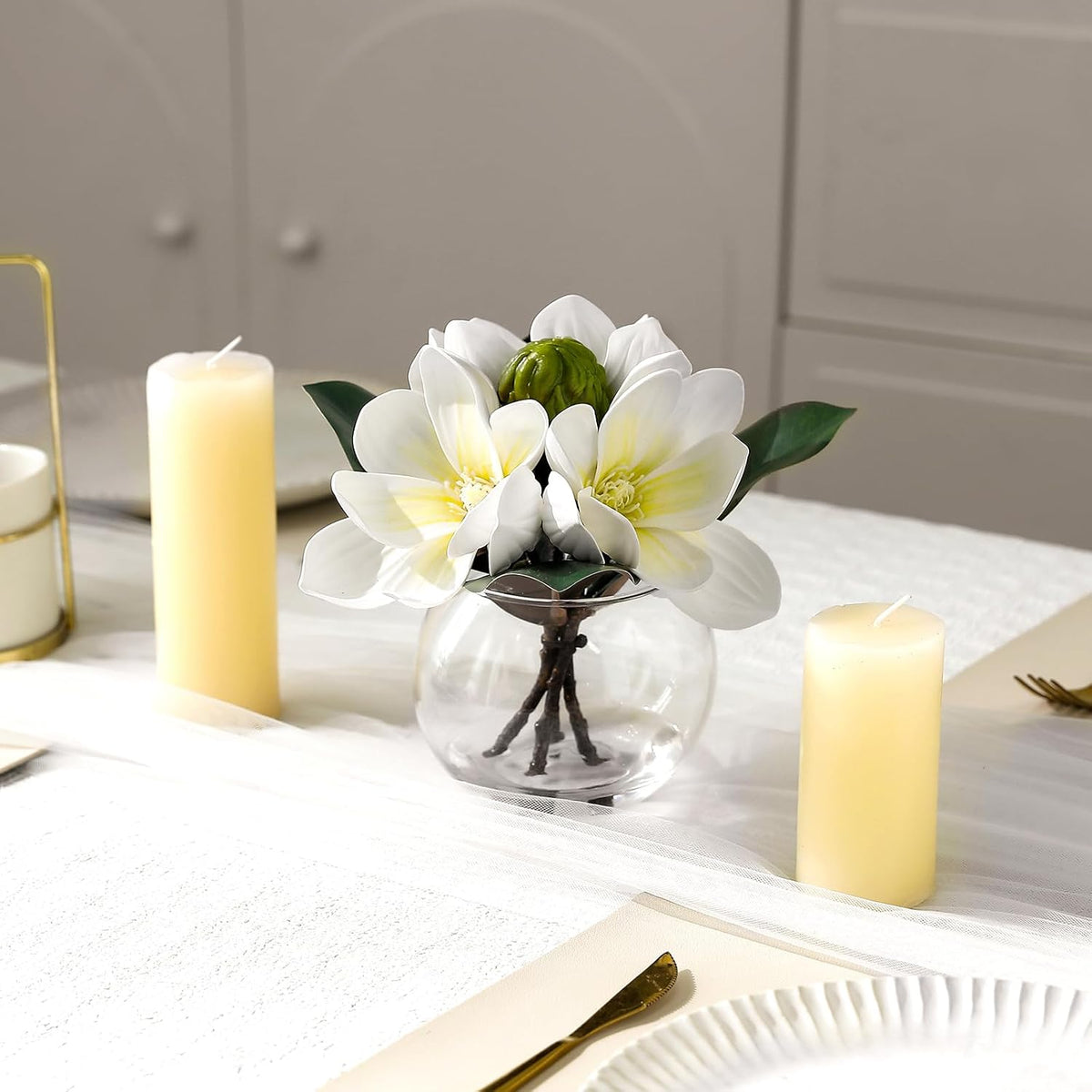 Artificial White Magnolia Flowers in Glass Vase with Faux Water, Realistic Touch Silk Magnolia Floral Arrangement, Fake Magnolia Centerpiece for Home Dining Table Office Bathroom Shelf Decor