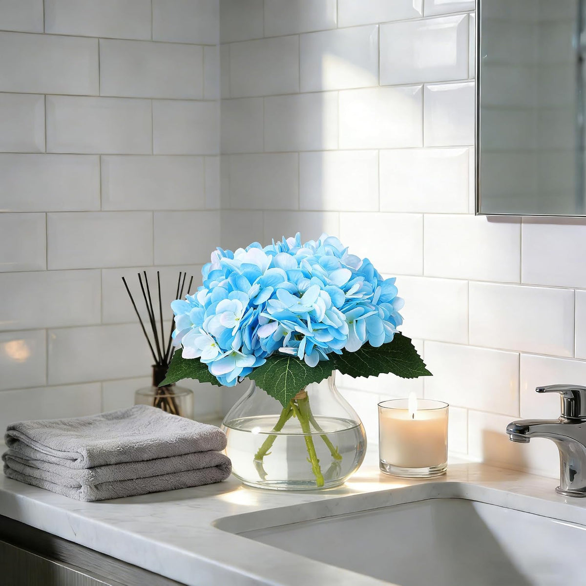 Artificial Hydrangea Flowers with Glass Vase & Fake Water - Faux Hydrangea for Home Table, Wedding Party, Office Decor | Realistic Fake Hydrangeas, Silk Flowers for Vase Arrangement(Hydrangea, white)