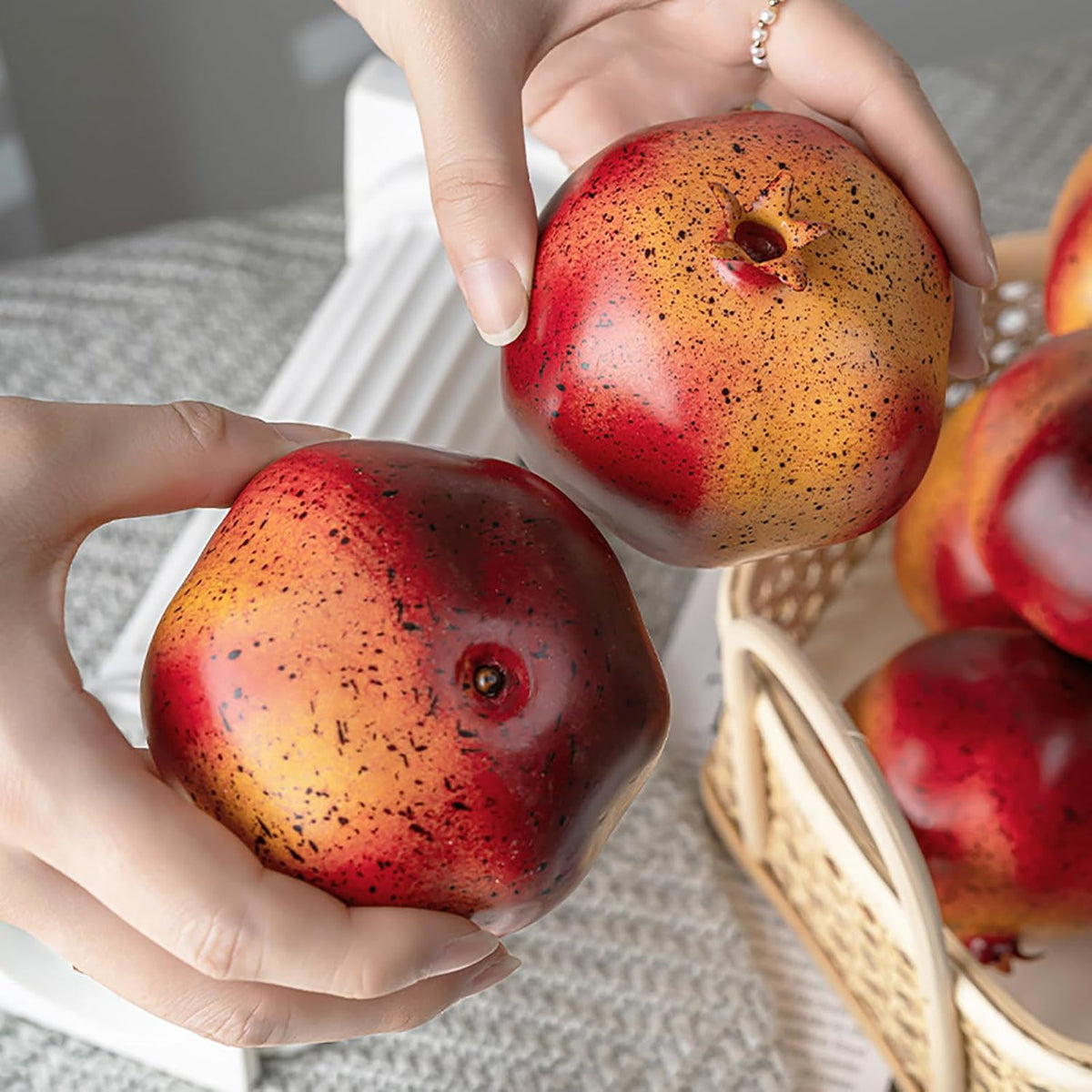 5Pcs Faux Pomegranate Fake Fruit Decor Realistic Artificial Pomegranate Simulation Fruits for Home Kitchen Party Restaurant Shop Display Photography Props