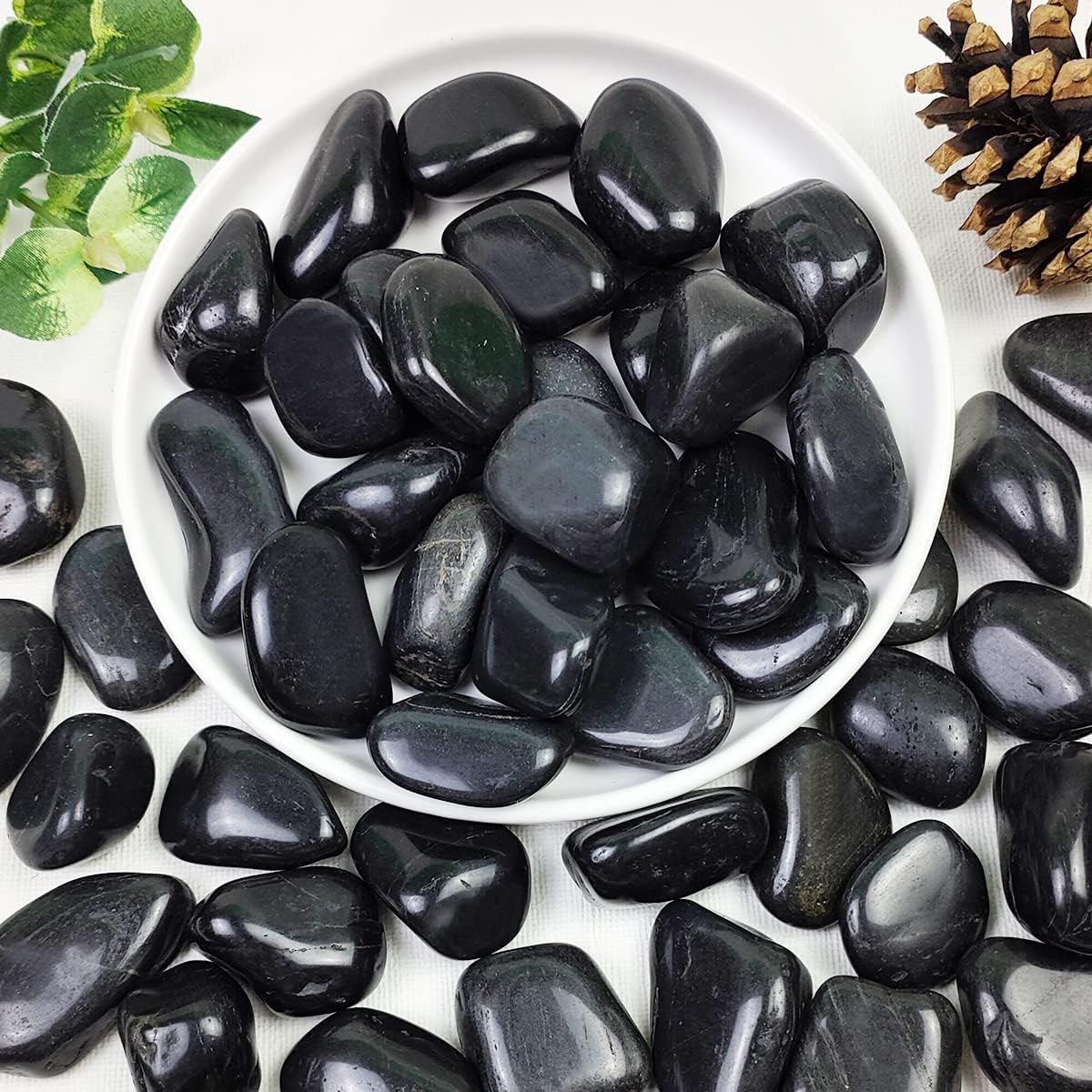 YISZM 5lbs White River Rocks, 1-2 Inch Natural Pebbles for Indoor Plants, High Polished Decorative Stones Vase Filler Fish Tank Aquariums Landscaping Garden Outdoor and Indoor DIY