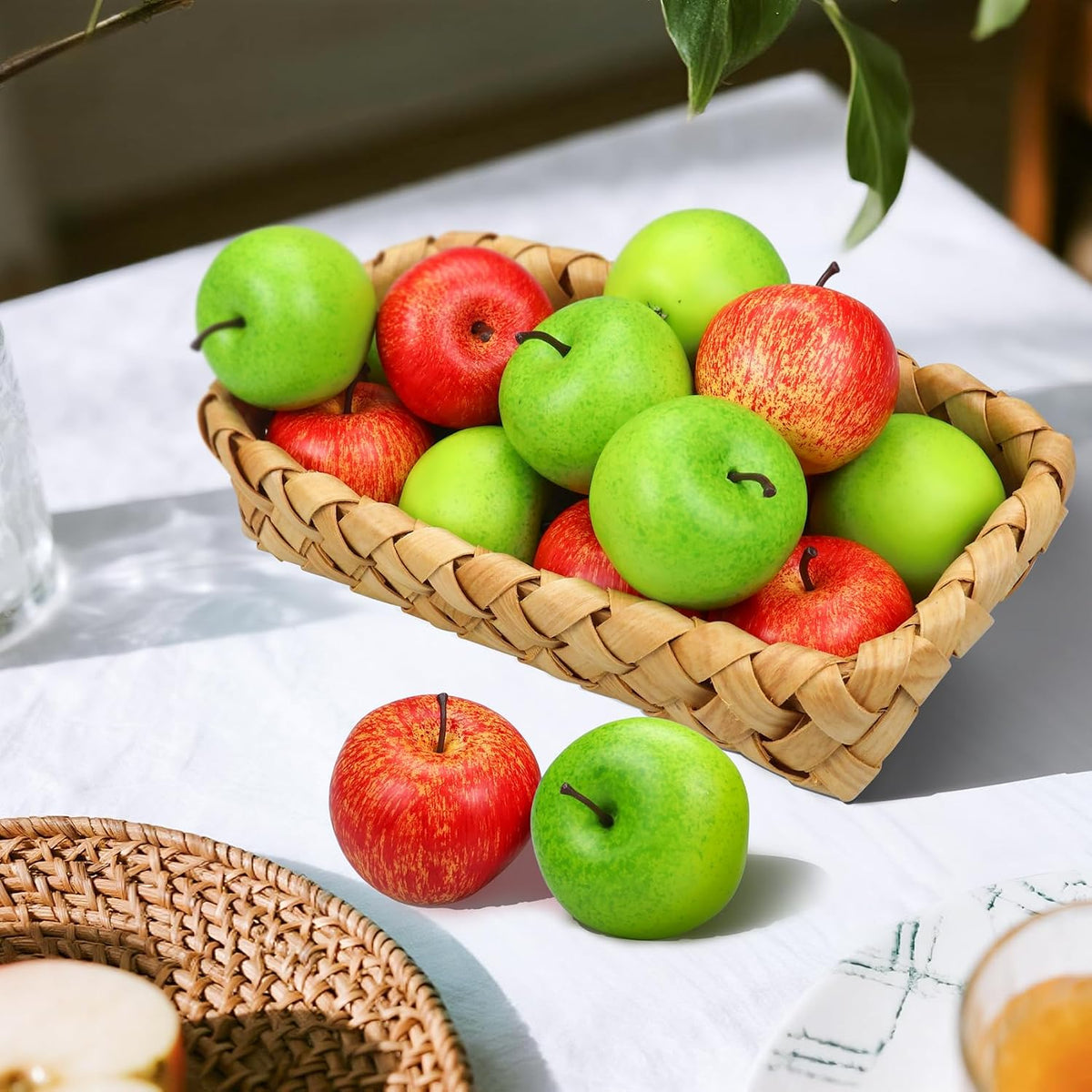 20 Pcs Fake Apples Decor, 2.1 Inch Artificial Fruits Mini Red Apples for Dining Table Centerpiece Decor, Faux Apple Fruits Decoration Home Kitchen Party Props (10 Pcs Red + 10 Pcs Green)