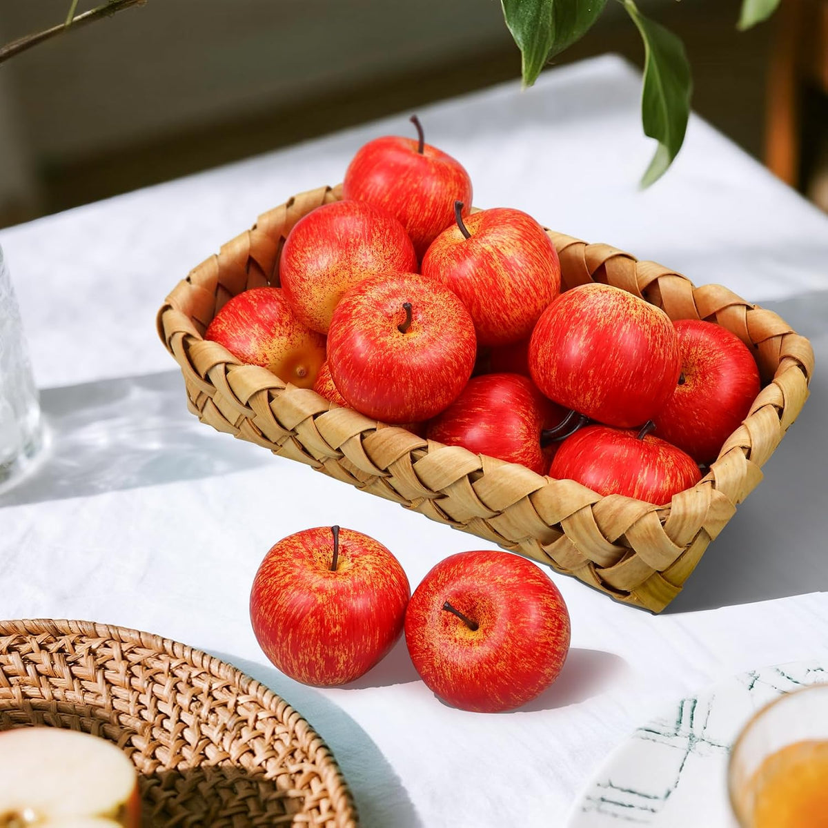 20 Pcs Fake Apples Decor, 2.1 Inch Artificial Fruits Mini Red Apples for Dining Table Centerpiece Decor, Faux Apple Fruits Decoration Home Kitchen Party Props (10 Pcs Red + 10 Pcs Green)