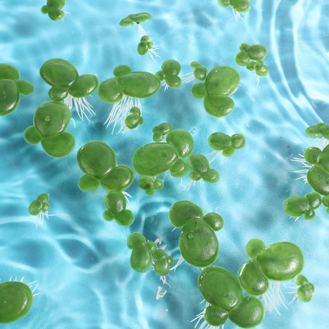 Artificial Duckweed Plant Decor 36 Pcs Floating Aquarium Plants for Fish Tank Plastic Duckweed Ornament for Aquarium Terrarium Decor Reptile Hide Water Plant Shade