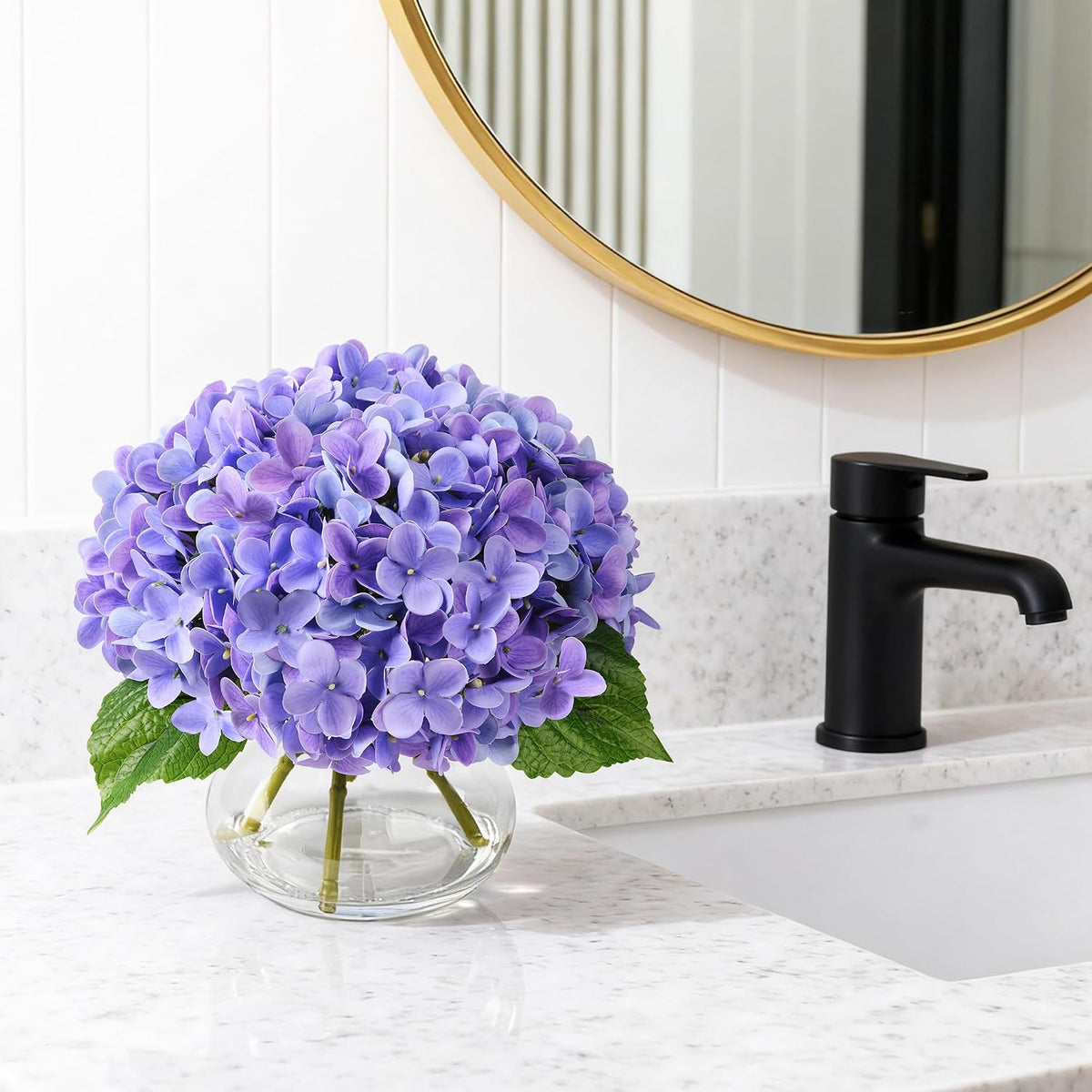 Artificial Hydrangea Flowers Arrangements in Glass Vase for Home Decoration, Faux Hydrangea Flowers for Floral Arrangements with Faux Water Wedding Bouquets Kitchen Table Centerpiece Decor