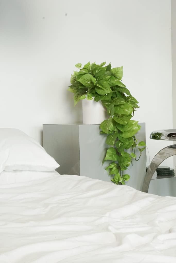 32" Fake Plant, Silk Faux Pothos Ivy Plant (Light Green)