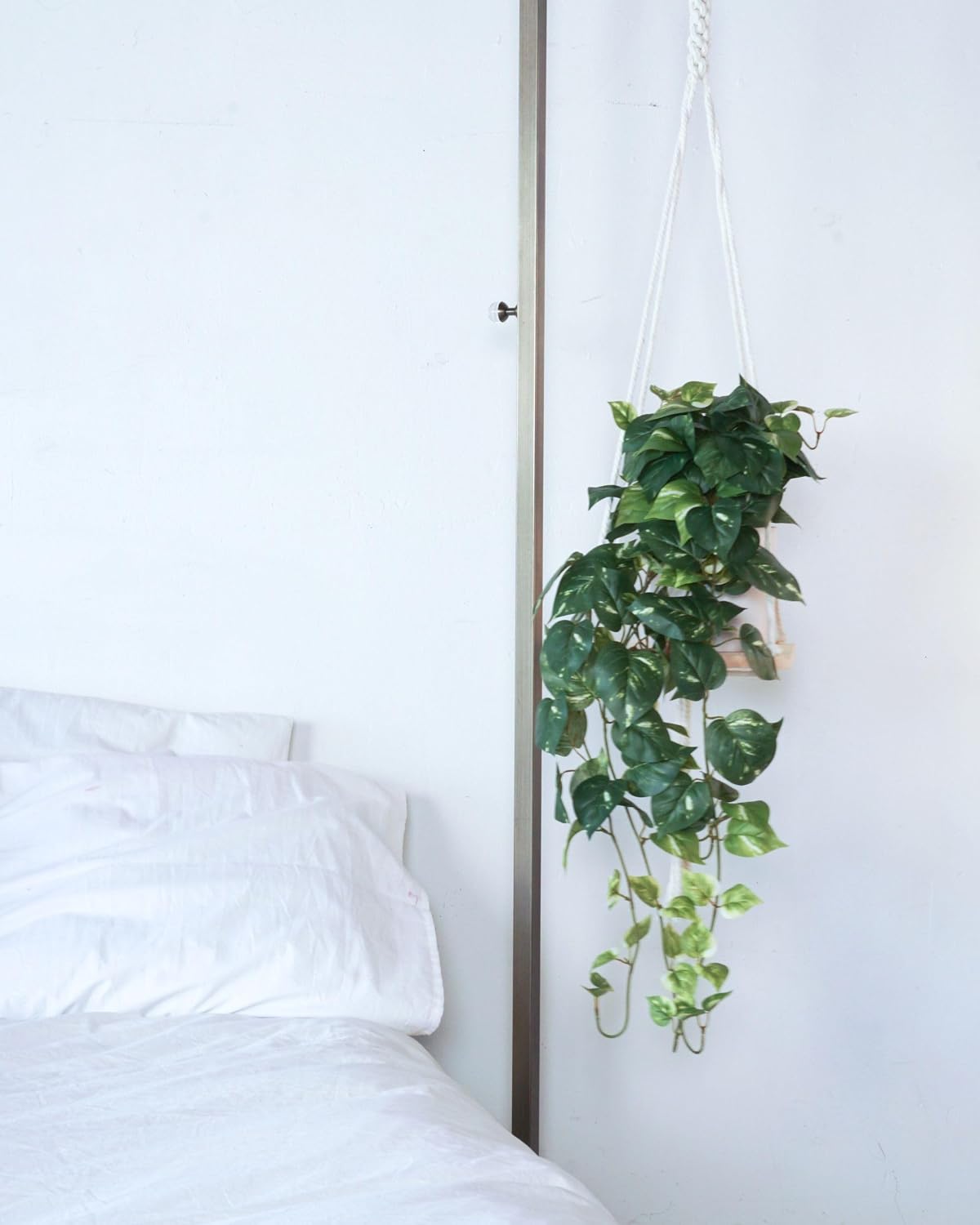 32" Fake Plant, Silk Faux Pothos Ivy Plant (Light Green)