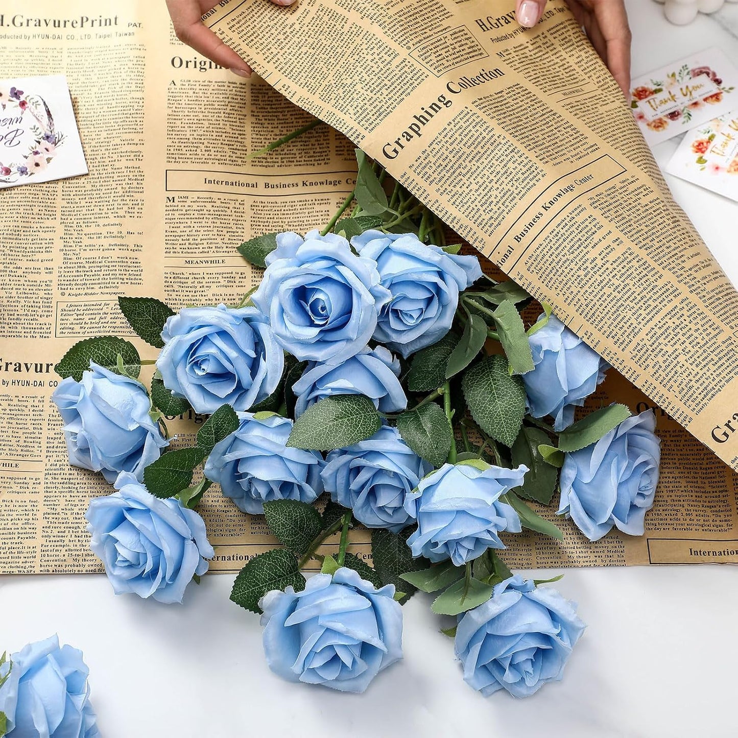 Thiccywoov 30 Pcs Rose Artificial Flowers in Bulk Lifelike Long Stem Silk Roses Bouquets Realistic Faux Flowers for Wedding Bridal Shower Home Decor Floral Arrangements Table Centerpiece(White)