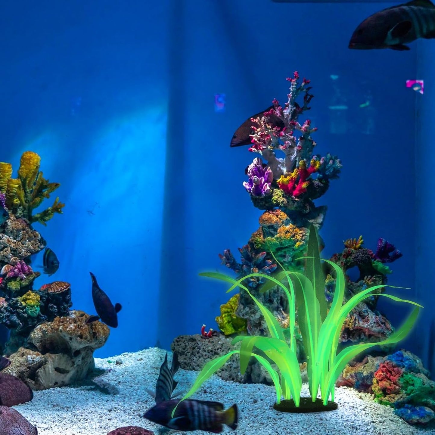 Silk Aquarium Plants, 7 Inch Tall Floating Glowing Decoration Plant Simulation Artificial Aquarium Plant Silk Fish Plants for Betta Fish Tank Decor Accessories, Green