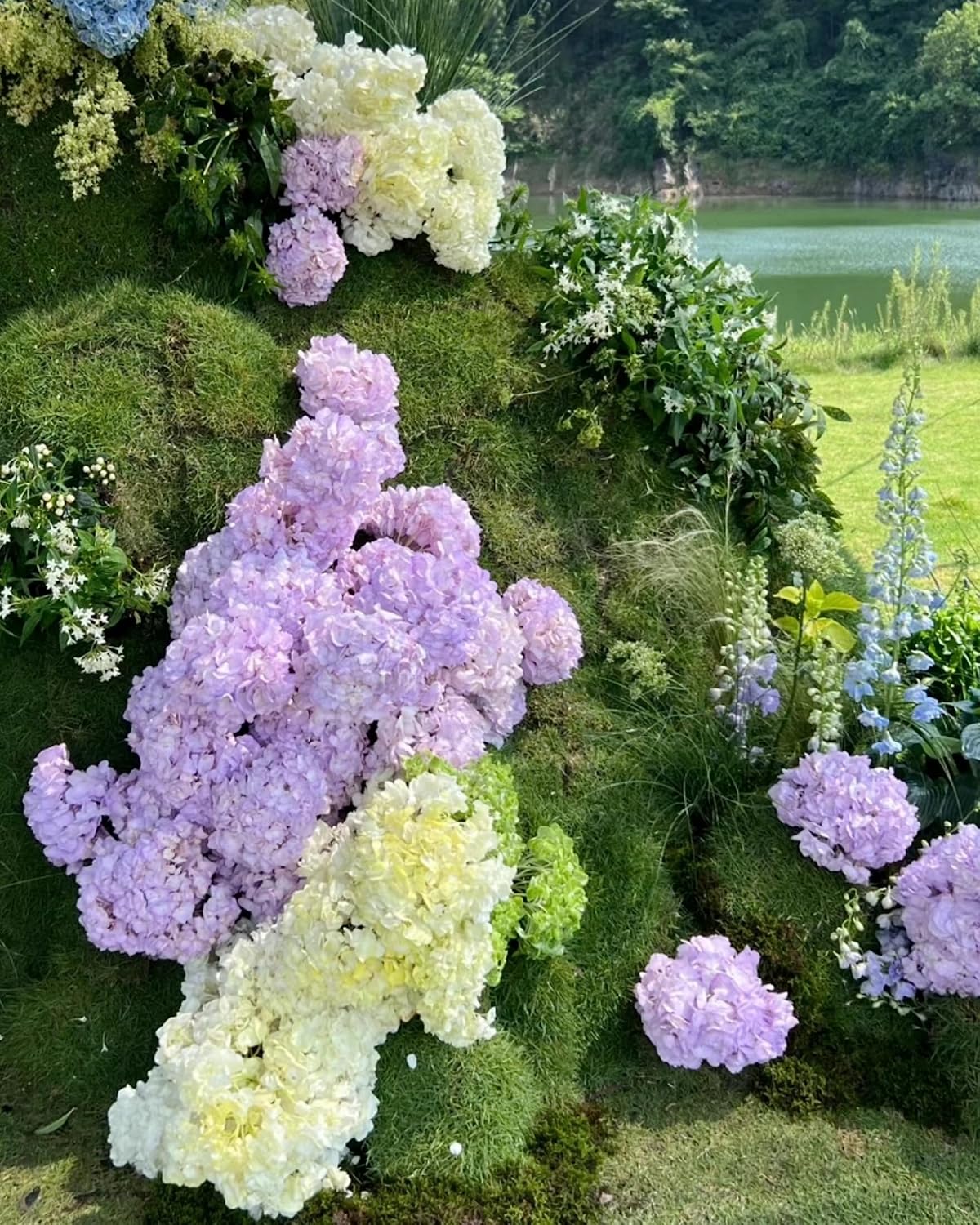 Artificial Hydrangea Silk Flower Heads with Stem Fake Blue Hydrangea Bigger Flowers for Wedding Home Garden Centerpiece Pack of 6