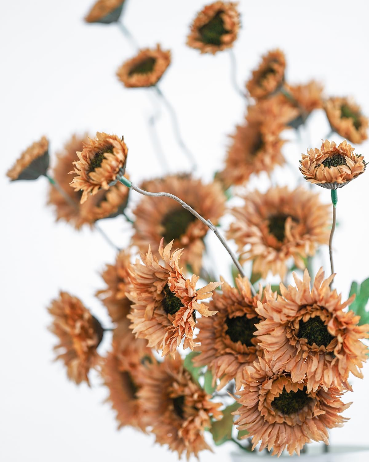 6Pcs Artificial Gerbera Daisies Flowers Fake Daisy Faux Flowers Bouquet Fake Daisy for Home Kitchen Living Room Bathroom Decor（Light Orange）