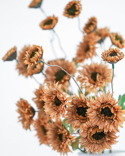 6Pcs Artificial Gerbera Daisies Flowers Fake Daisy Faux Flowers Bouquet Fake Daisy for Home Kitchen Living Room Bathroom Decor（Light Orange）