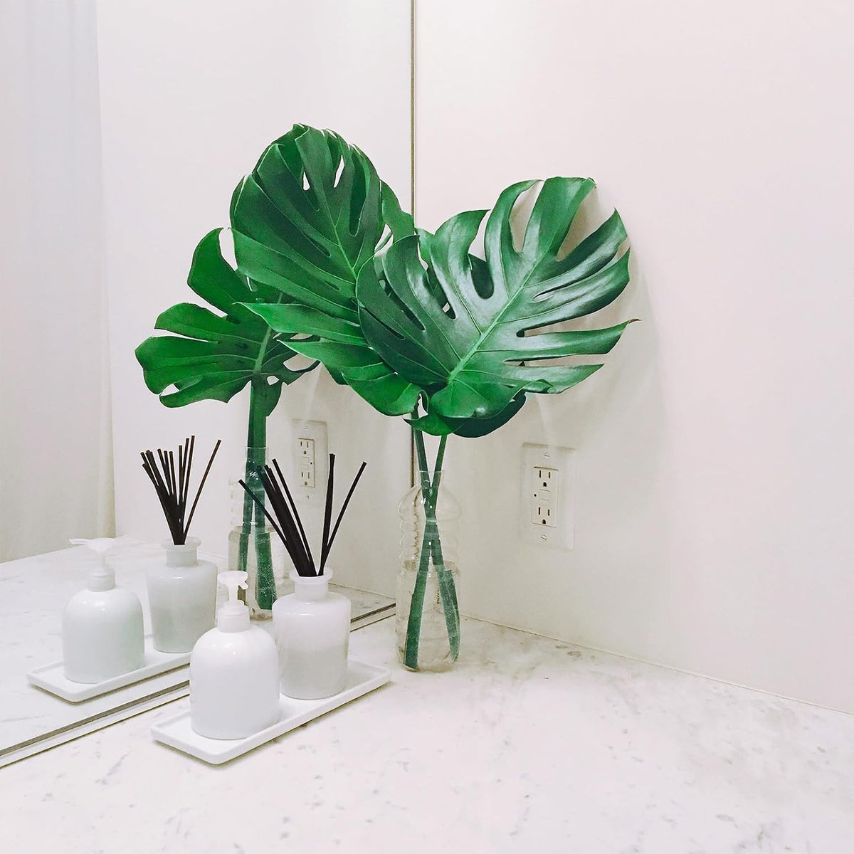 Artificial Monstera Leaves with Long Stem,Fake Tropical Palm Leaves for Hawaiian Luau Jungle Party Home Wedding Decor (Medium)