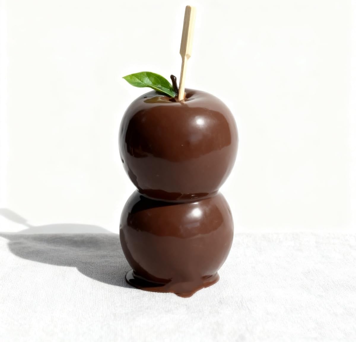 Decorative Candy Apple Props, Realistic White, Red and Brown Chocolate Dipped Apples, Christmas Holiday Theme Kitchen Decor with Wooden Sticks (red)